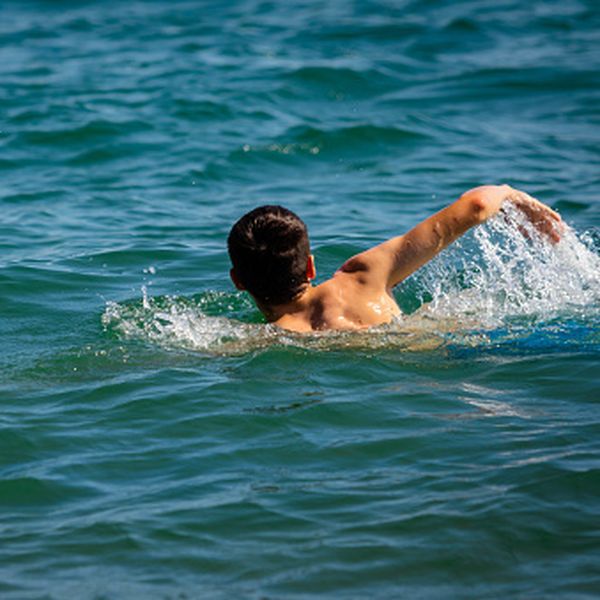 Dječak (13) u Australiji plivao četiri sata po pomoć i spasio majku, brata i sestru