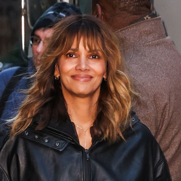 Halle Berry u mrak kožnatoj jakni The Frankie Shop