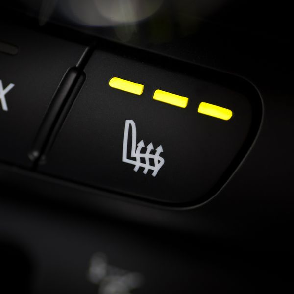 Što im je to trebalo? Automobilski div uveo pretplatu za grijanja sjedala pa se sad posuli pepelom