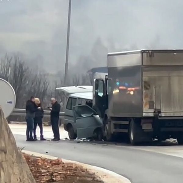 BiH: U teškoj prometnoj nesreći poginula žena, osam ozlijeđenih