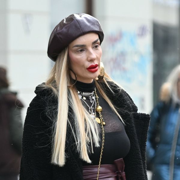 Zagreb špica: Cvjetne crvene H&M salonke u zimskom street style izdanju