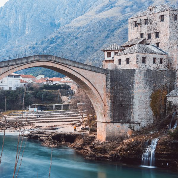 Robot Roby odbio skočiti sa Starog mosta, razlog je prilično logičan