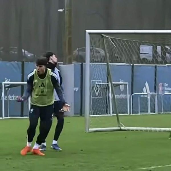 Vušković je izveo ovo na treningu HSV-a: Suigrači su mu prilazili i čestitali