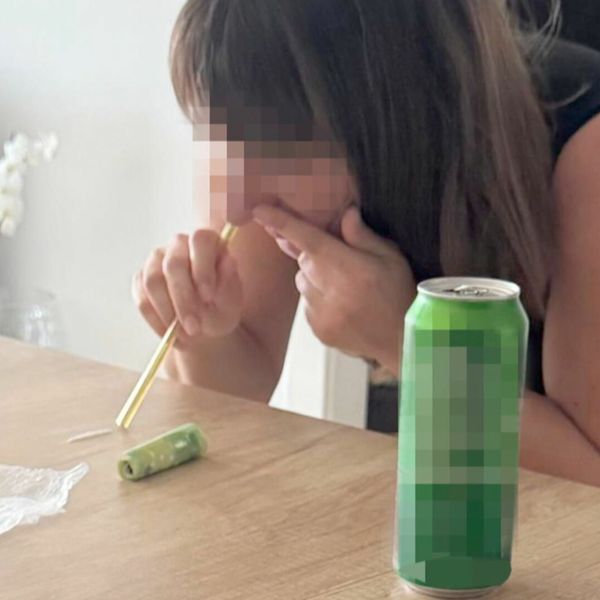 Provjereno u posjedu fotografija na kojima liječnica hitne medicine šmrče kokain!