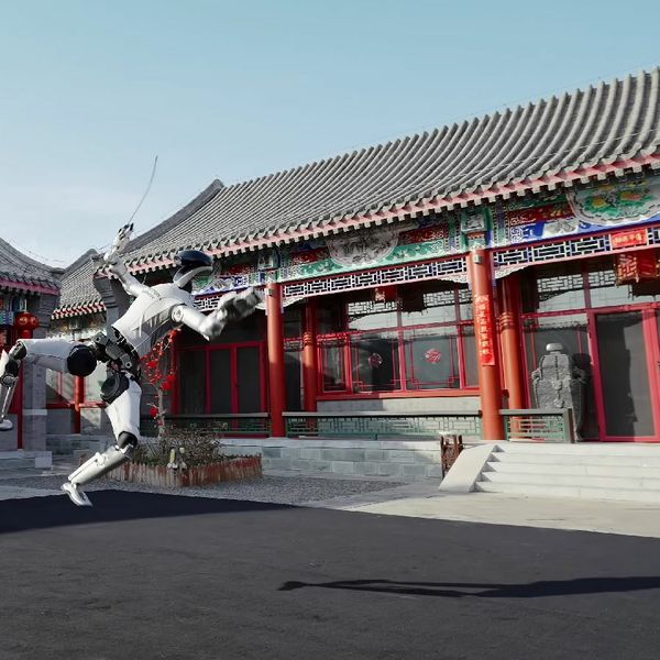 VIDEO Ovaj je robot dobio mač u ruke, a ono što je uslijedio ostavlja bez daha