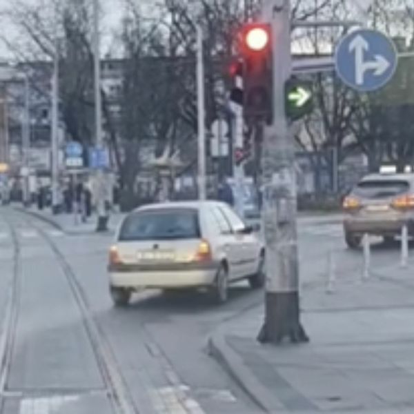 Zanimljiv rad semafora u Zagrebu nasmijao društvene mreže! "Nije ni čudo što prolaze na crveno"