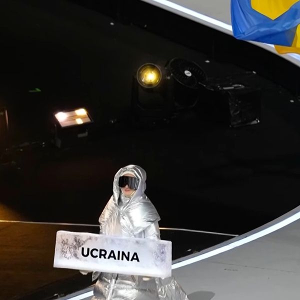 Ruska volonterka predvodila ukrajinske sportaše na otvaranju Igara