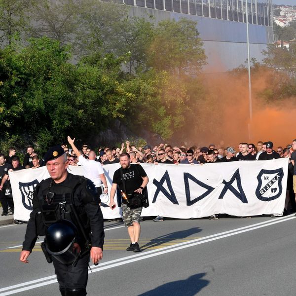 Drama u Budimpešti: 150 narožanih Delija dočekalo 25 navijača Rijeke, ovako je sve završilo