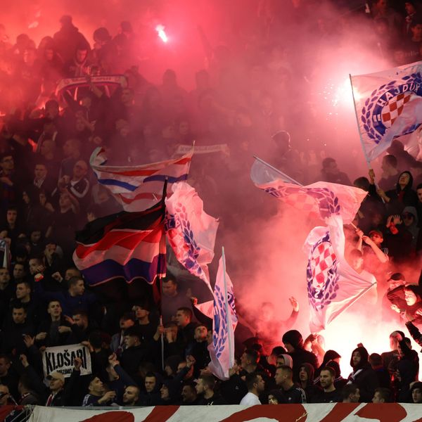 FOTO Torcida podigla transparente koji će odjeknuti Hrvatskom: Prozvali "moralne vertikale"