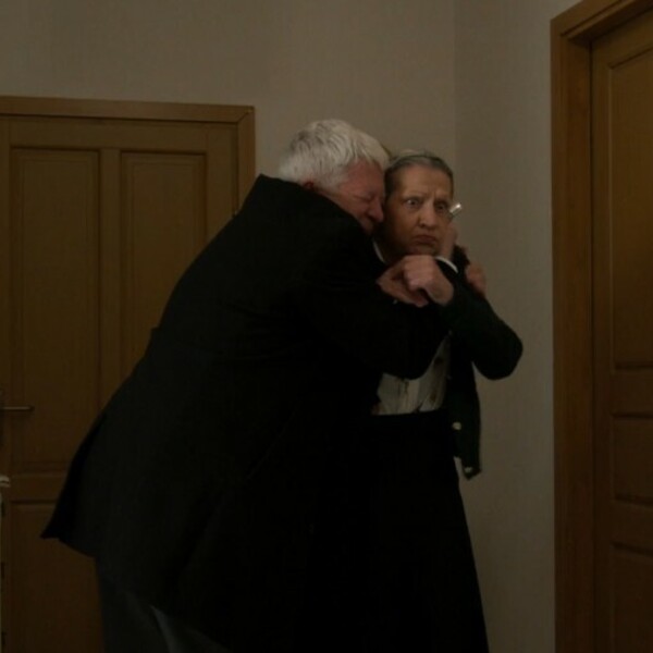 Kumovi: Zar se nije mogla suzdržati barem još malo?