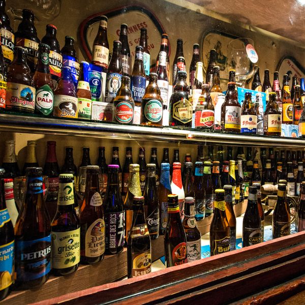 Kazna za razbijenu čašu je 90 eura: Popularni kafić u kojem morate ostaviti cipelu kao polog