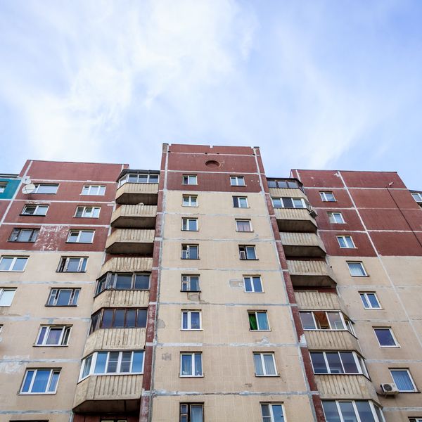 Beba od 18 mjeseci pala sa 33 metra visine, prolaznici ga spasili brzom reakcijom