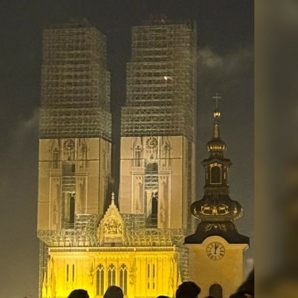 Lampion zapeo na tornju katedrale: "Postoji ozbiljna opasnost od požara"