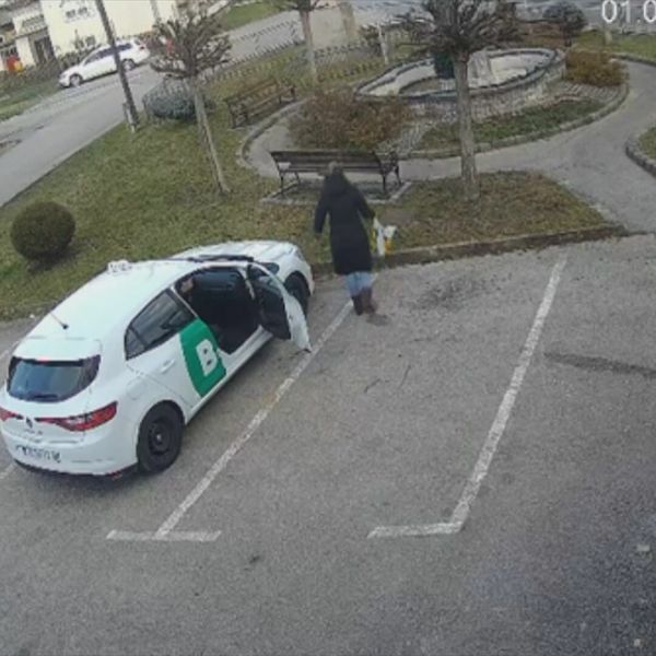 Javile se žene koje su ostavile štence u vrećici