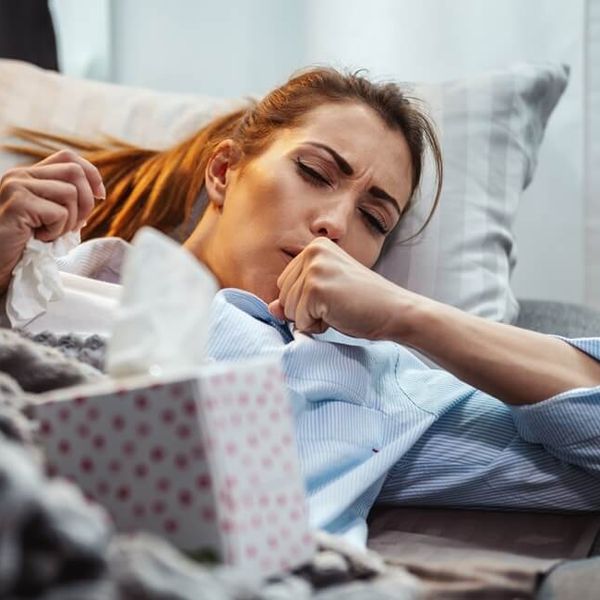 Kašalj u ležećem položaju: Zašto se javlja baš noću i kada je opasan?