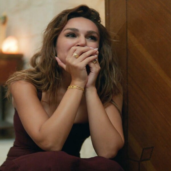 Daleki grad: Očito je da nešto zna, ali mu ne želi ništa reći