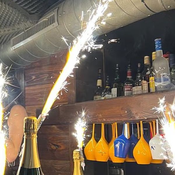 VIDEO Objavljena šokantna snimka iz švicarskog bara: Ljudi očajnički traže pomoć, a vlasnica navodno bježi s novcem