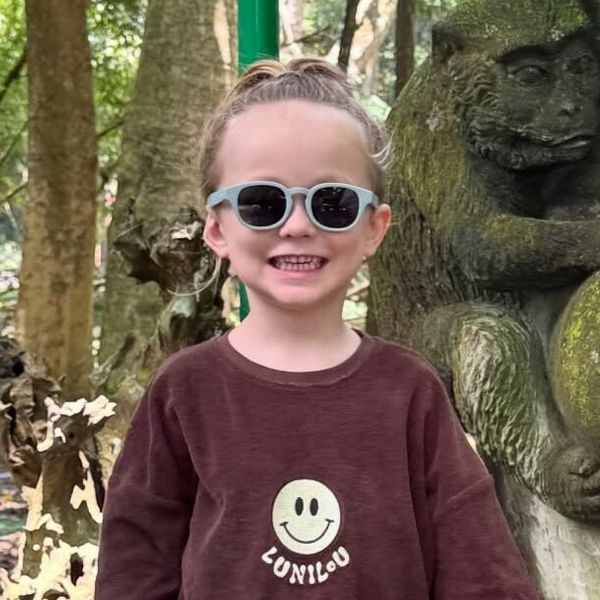 Bloom Tatarinov u kompletu s porukom u kojoj se sažeta bit djetinjstva