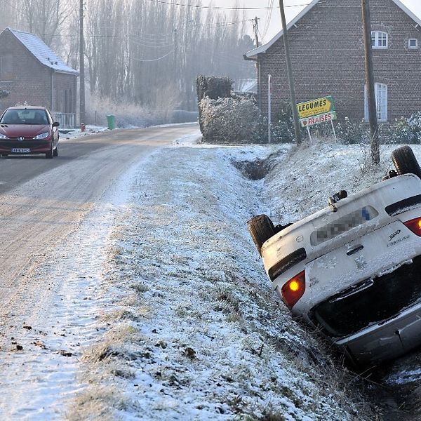 Prometna nesreća, svađa pa sjekira: Mladić teško ranjen ispred vlastite kuće