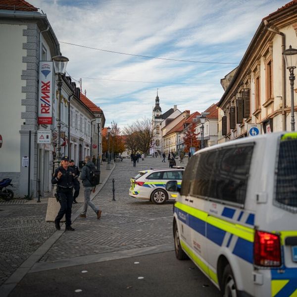 Užas u Sloveniji! Učenik napao učenicu i nožem ju ubo u lice i leđa