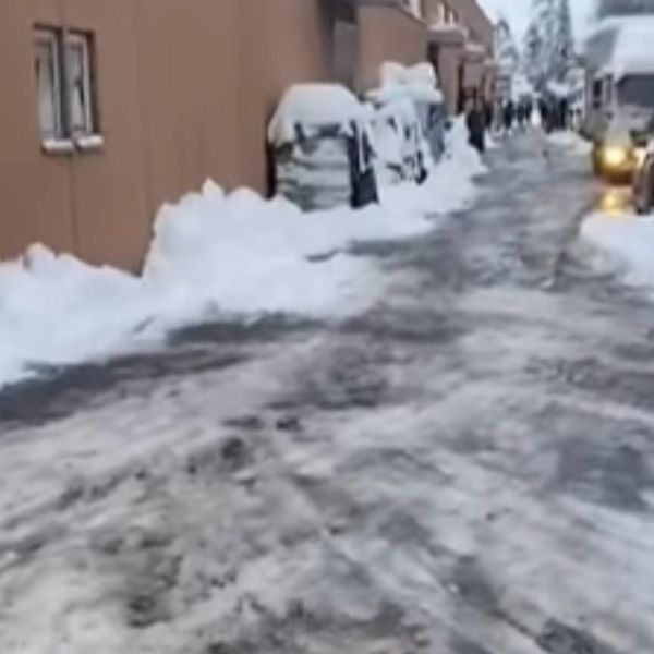 Sami napravili svoju ralicu i nasmijali društvene mreže! Pogledajte kako čisti snijeg