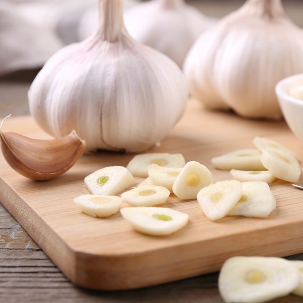 Što se dogodi u tijelu ako svaki dan jedemo češnjak?