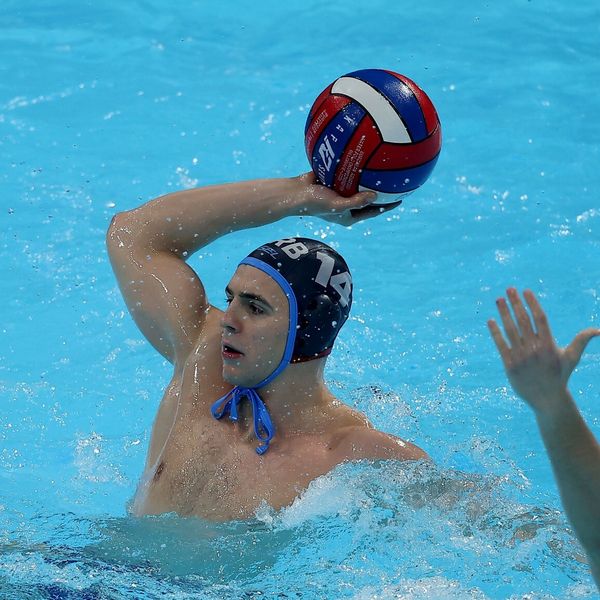 Srbi poludjeli kada su vidjeli čiju su im zastavu stavili umjesto njihove usred Beograda