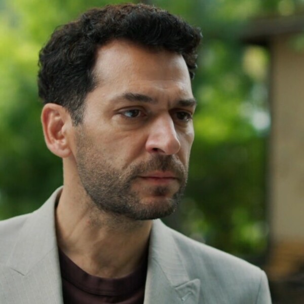 Tajne prošlosti: Zašto joj je toliko stalo do njega?