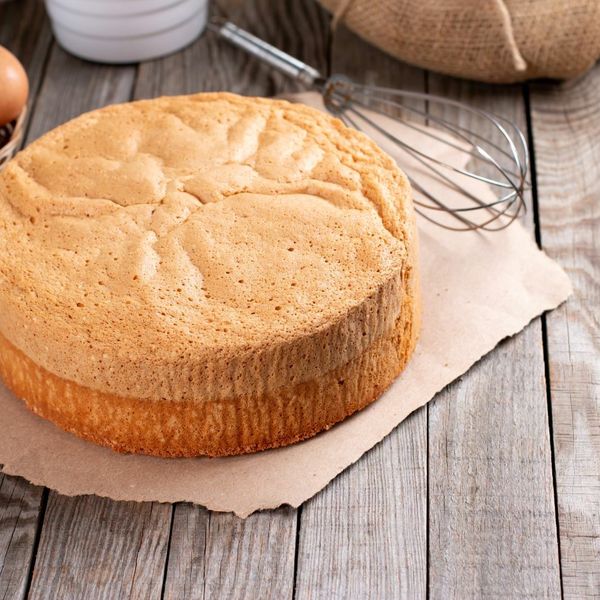 Jednostavan kolač od vanilije: Sočni biskvit koji može postati bilo što