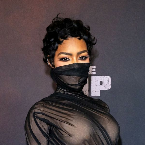 Teyana Taylor u skulpturalnoj haljini s bokovima u obliku srca