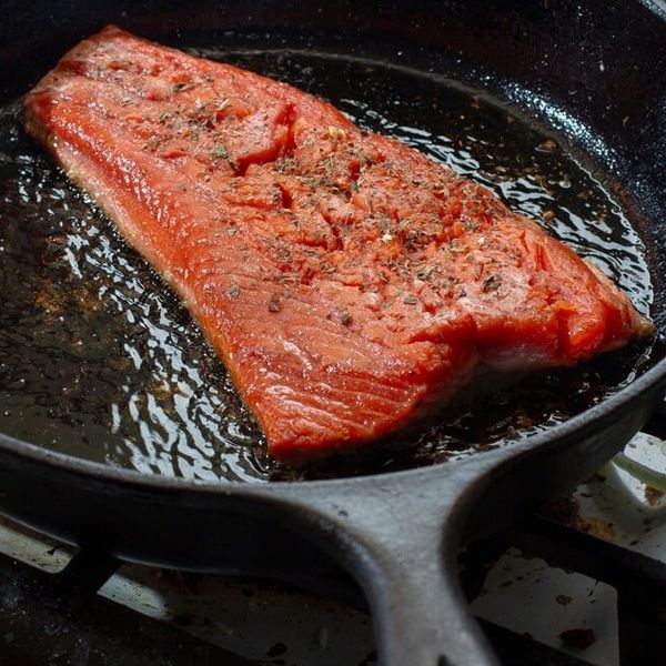 4 namirnice koje nikad ne biste trebali pripremati u tavi od lijevanog željeza