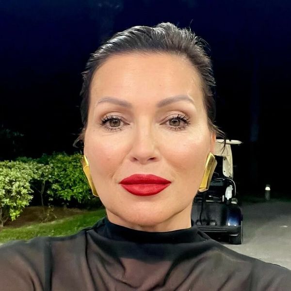 Nina Badrić u crnoj haljini