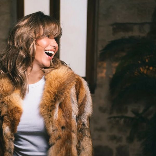 Ana Gruica Uglešić u bundi, salonkama i trapericama