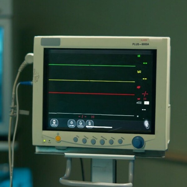 Daleki grad: Na monitoru se pojavila ravna linija