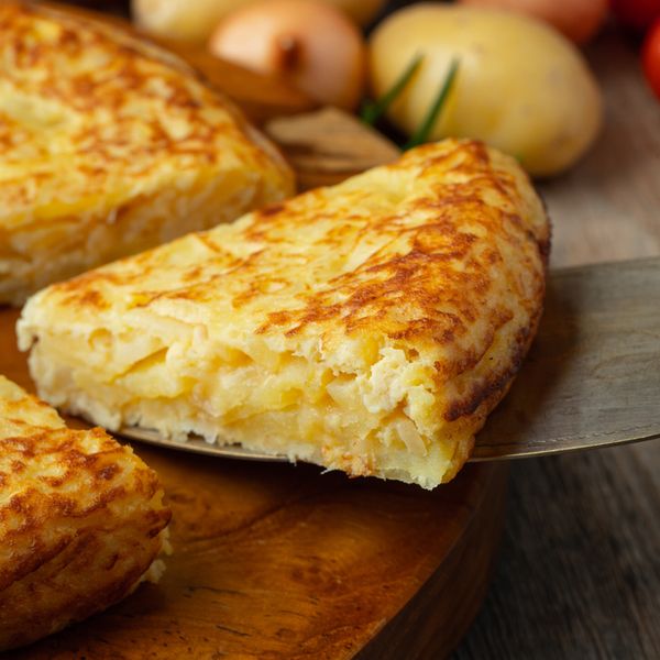 Bogati okusi siromašne kuhinje: Recept za omiljenu pikantnu pitu od jaja i krumpira