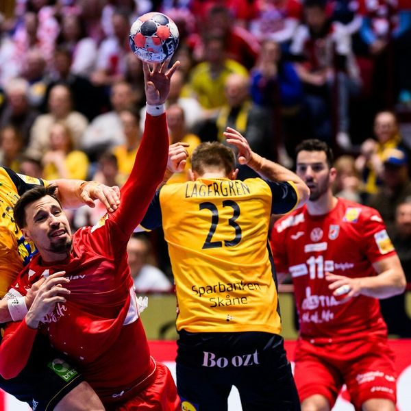 Hrvatska teško stradala u derbiju skupine i otežala si put do polufinala