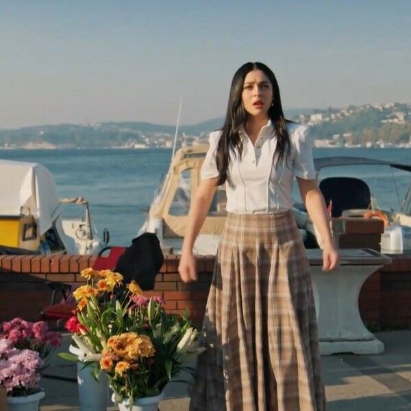 Tajne prošlosti: Opet se uvaljuje u probleme