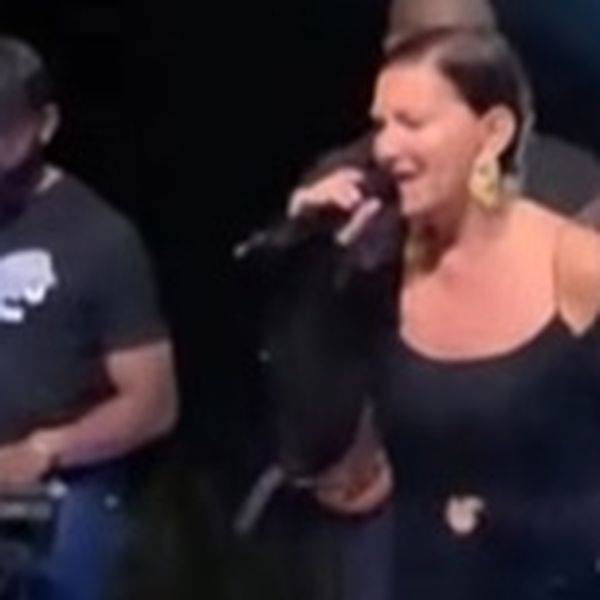 Nina Badrić zapjevala u restoranu na Karibima