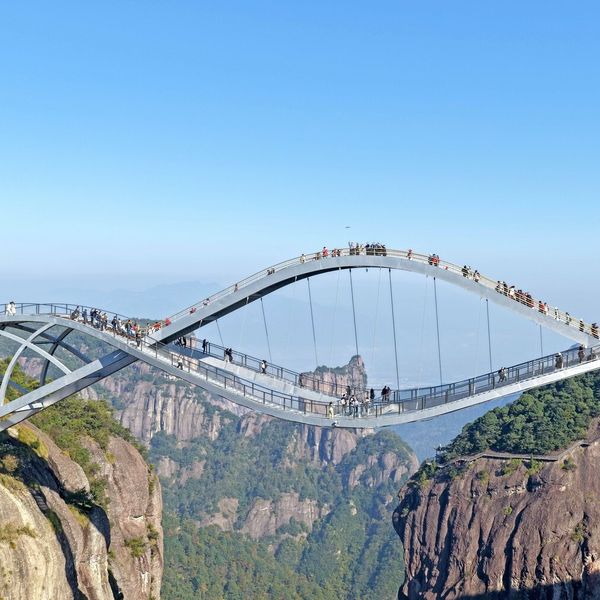 Stakleni most Ruyi u Kini