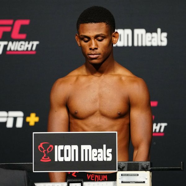 VIDEO Stravična scena na vaganju UFC-a: Kolaps Camerona Smothermana, borba otkazana