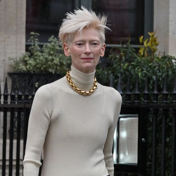 Tilda Swinton u monokromatskoj kombinaciji na Tjednu mode u Parizu