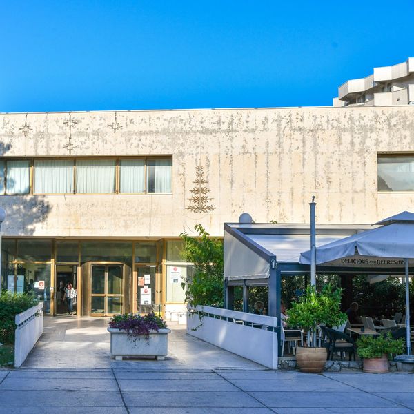 Zbog gripe zabranjeni posjeti na tri odjela dubrovačke bolnice