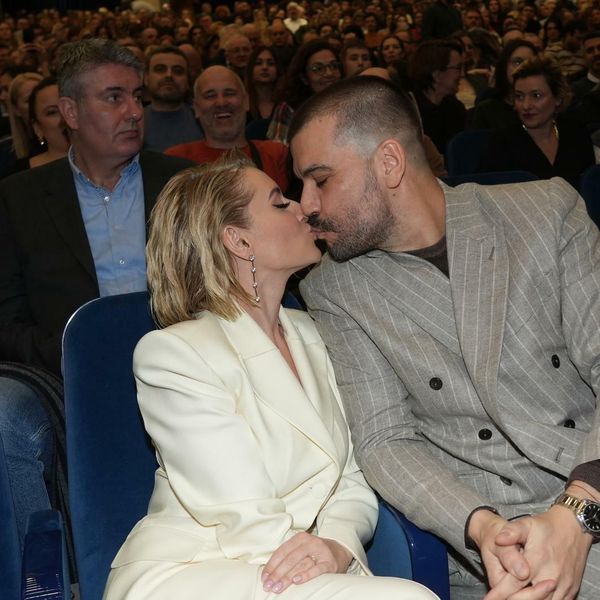 Pao strastveni poljubac Anđele Stević Žugić i njezina supruga na premijeri "Svadbe"