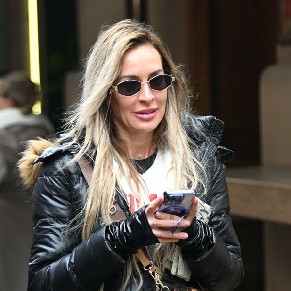 Ulična moda Zagreb u mokim tajicama i gležnjačama sa skrivenom petom