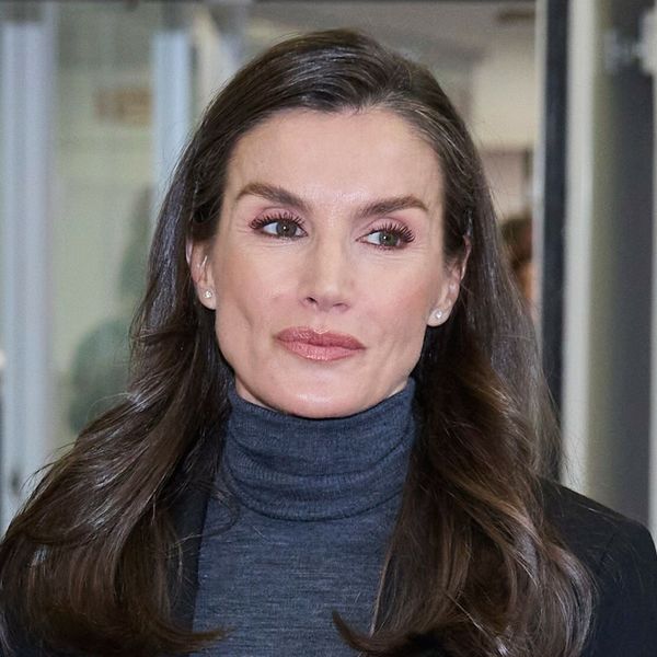Kraljica Letizia u izdanju koje pokazuje da je siva idealna zamjena za crnu