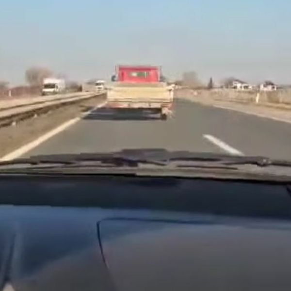 "Kakav manijak…": Snimka s autoceste šokirala vozače, pogledajte snimku