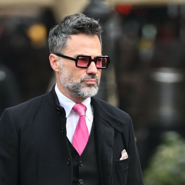 Muška ulična moda Zagreb s ružičastom kravatom