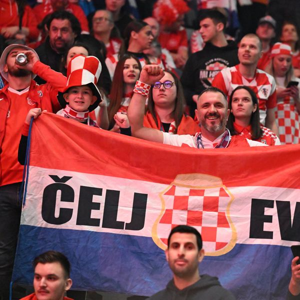Katastrofa! EHF represija prema Hrvatima: Pogledajte što su navijačima oduzeli u dvorani