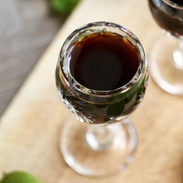 Liker od oraha za štitnjaču: Čašica zdravlja koju su s razlogom obožavali naši stari! Imamo recept za orahovac s medom kao od naših baka