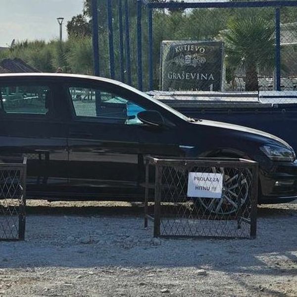 Sezona užasnog parkiranje je u punom jeku, pogledajte majstore na djelu
